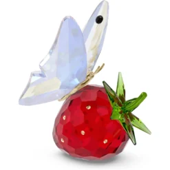 Idyllia Schmetterling und Erdbeere